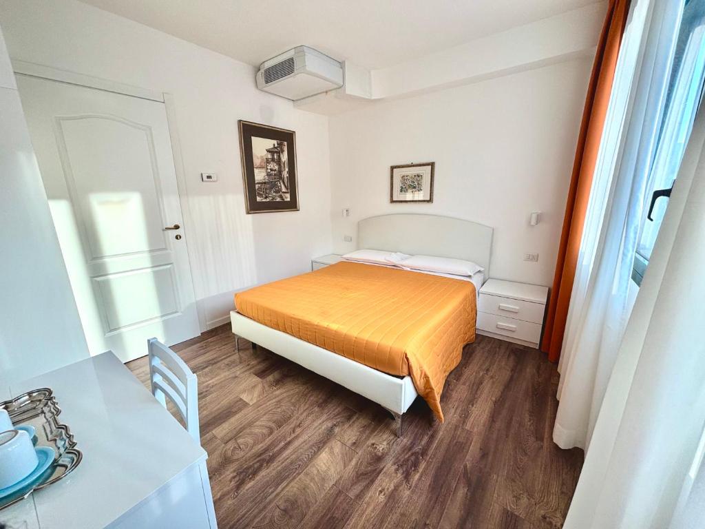 Victoria Royal Garden - Standard Double Room With Shared Bathroom