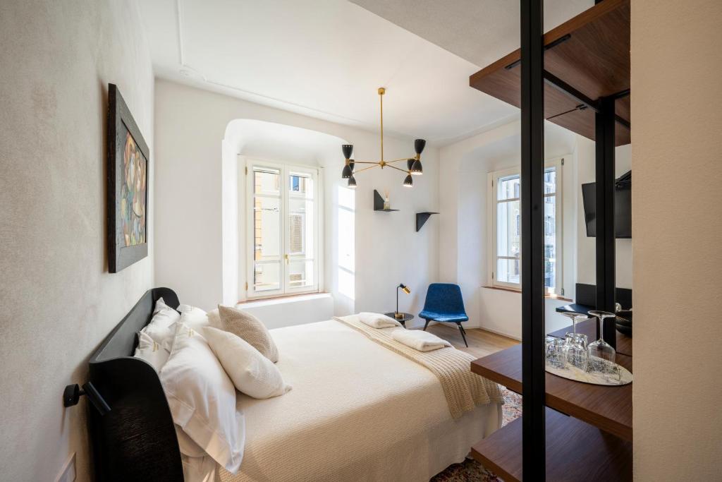 Postel nebo postele na pokoji v ubytování Palazzo Garibaldi Parma Luxury Rooms & Suites