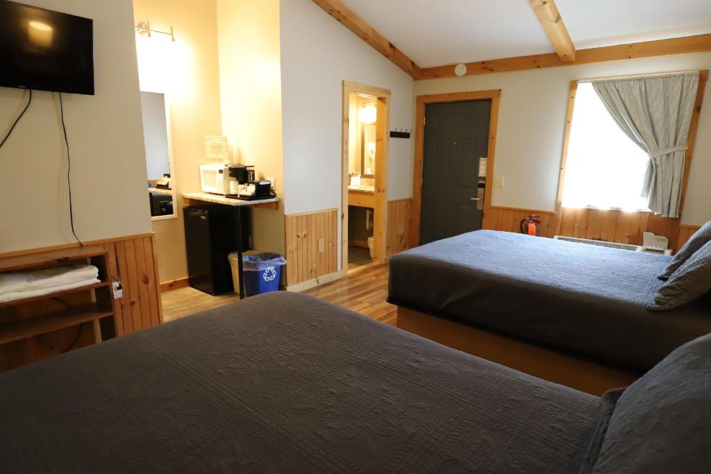 Postel nebo postele na pokoji v ubytování Lakeside Resort