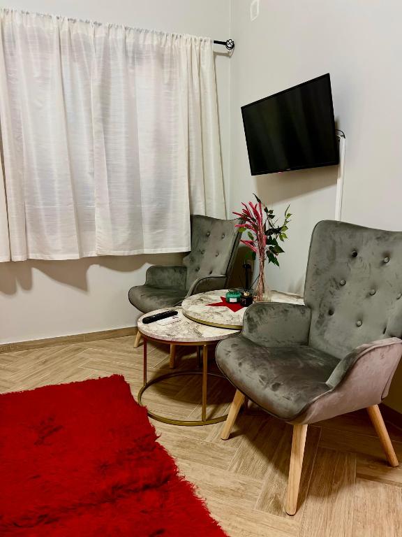 TV a/nebo společenská místnost v ubytování Niki Cottage