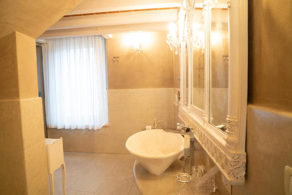Koupelna v ubytování Regia Rosetta - Royal Rooms Borghetto