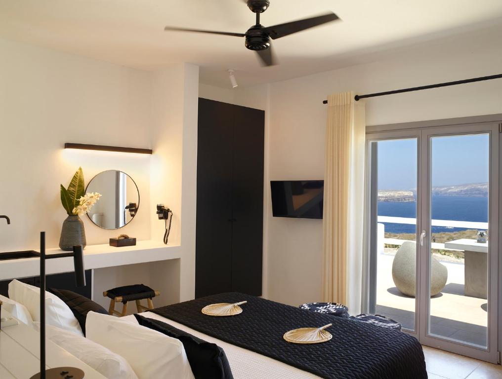 TV a/nebo společenská místnost v ubytování Absolute Paradise Santorini