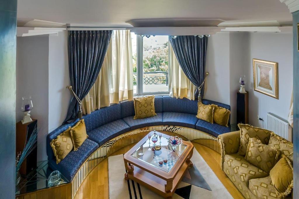 Część wypoczynkowa w obiekcie Villa Serenity relaxing retreat in Kymi Euboea