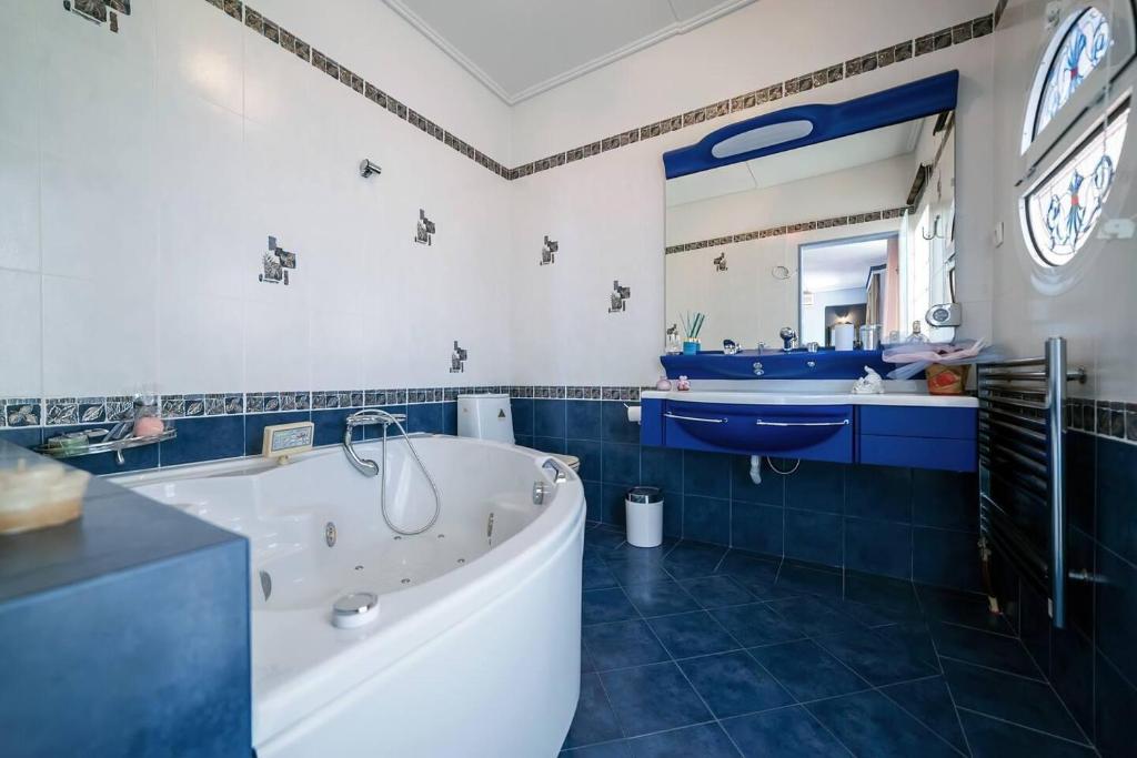 Zdjęcie z galerii obiektu Villa Serenity relaxing retreat in Kymi Euboea w mieście Paralia Kimis