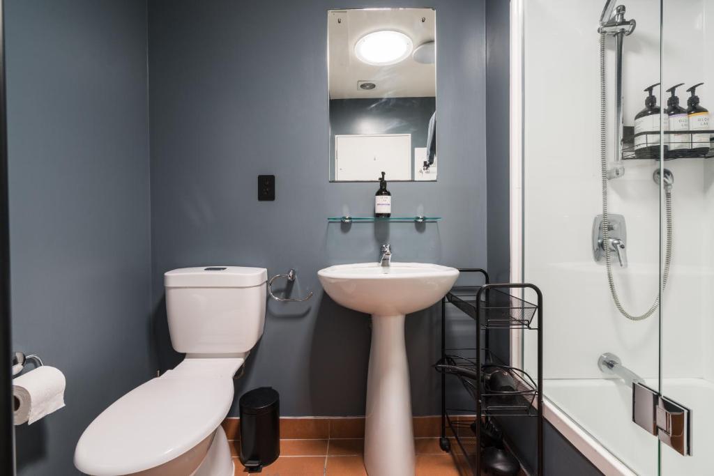 Spacious Home Near CBD SPA Pool Parking 3BR - Resim 18