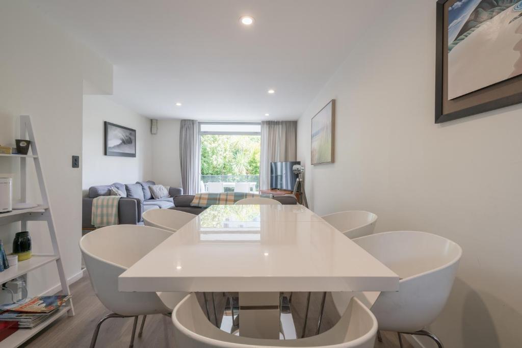 Spacious Home Near CBD SPA Pool Parking 3BR - Resim 1