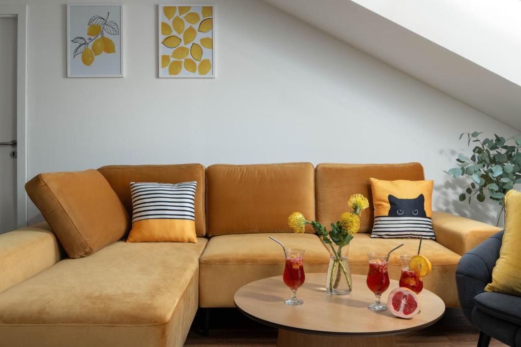 Posezení v ubytování Zelný Trh Boutique Apartments #11 by Goodnite cz