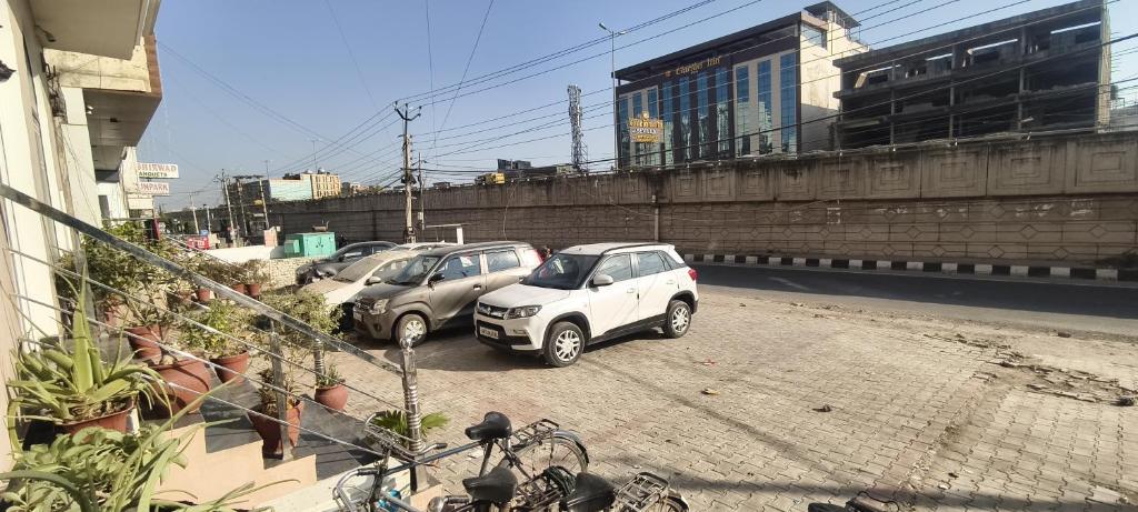 Afbeelding uit fotogalerij van Hotel Sundram in Zirakpur