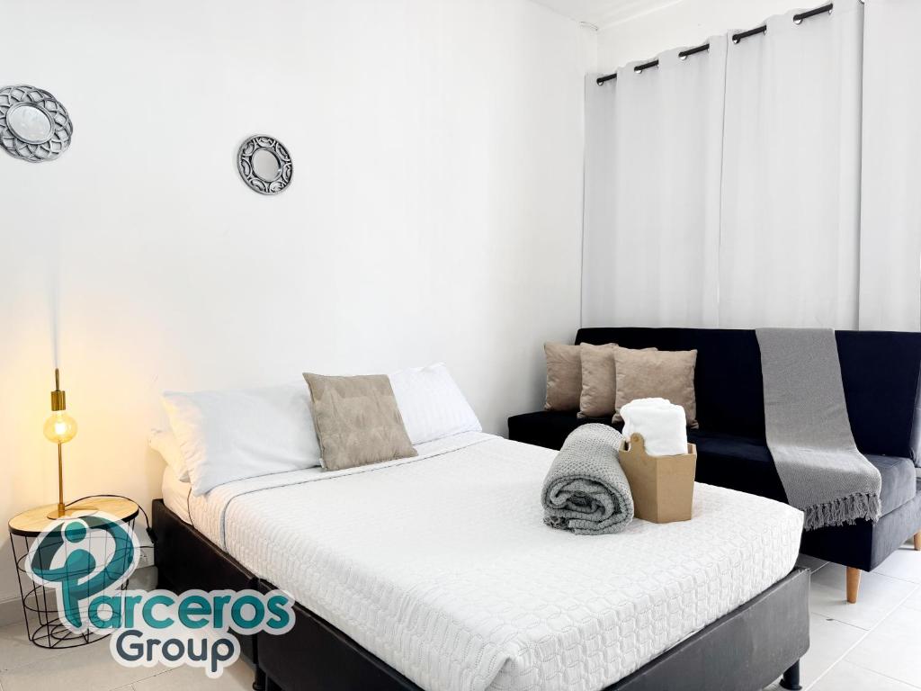 Postel nebo postele na pokoji v ubytování Apartamentos Amoblados En La Circunvalar Cerca a Parque Arboleda y Parque La Rebeca, Por Parceros Group