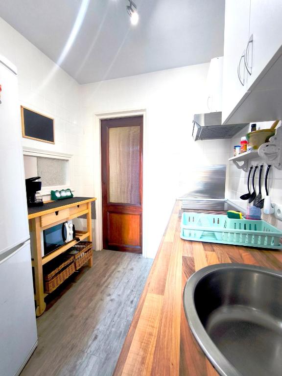 A kitchen or kitchenette at Apartamento Rivera#2