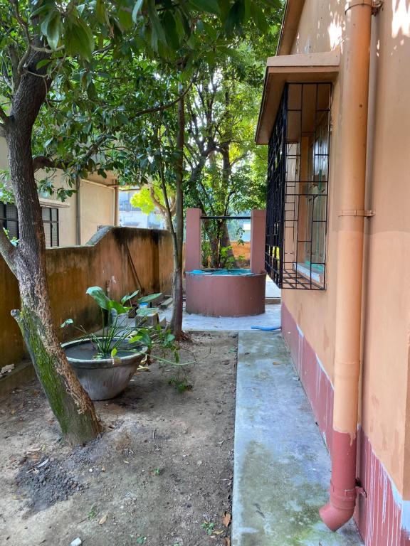 Aed väljaspool majutusasutust Kraunchawdip Homestay