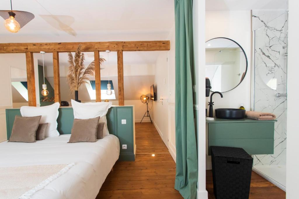 Postel nebo postele na pokoji v ubytování LAROZIERE Chambres d’hôtes