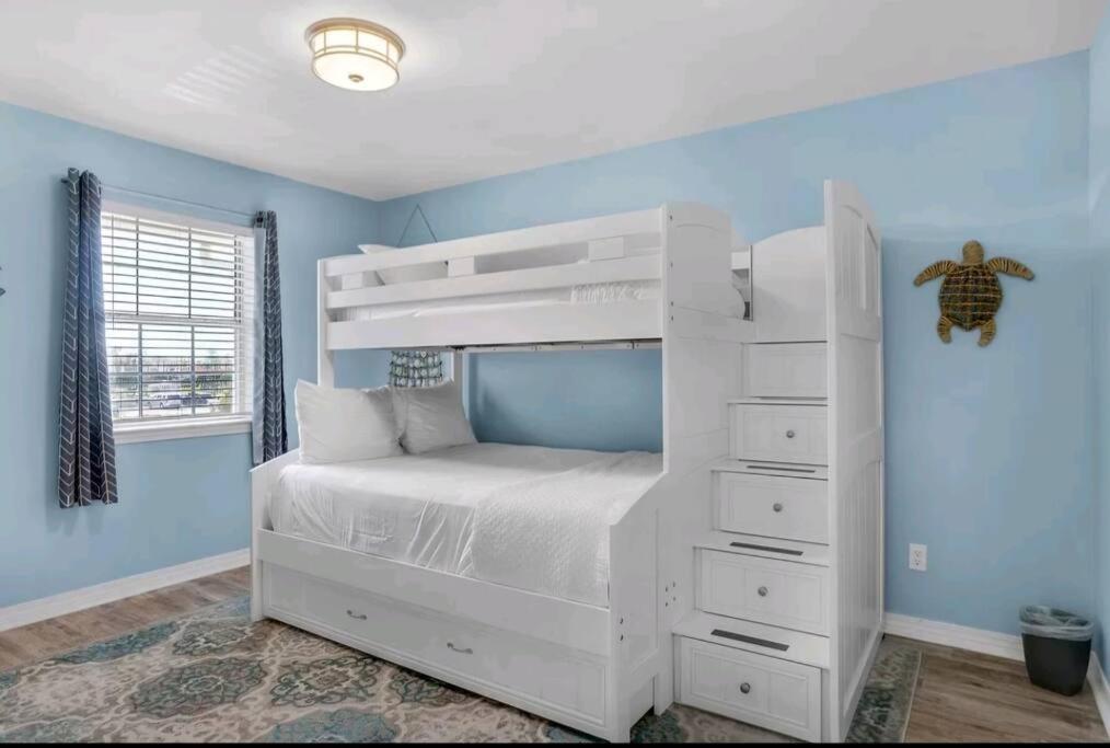 Cama ou camas em um quarto em Seashell Suite!