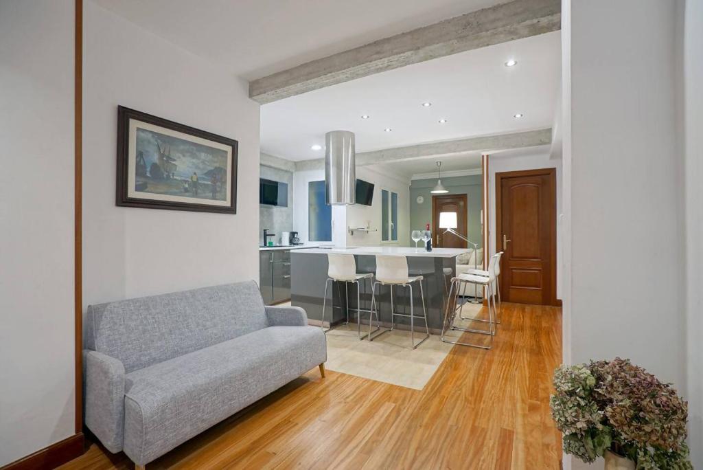 Amplio apartamento en Gros con parking privado