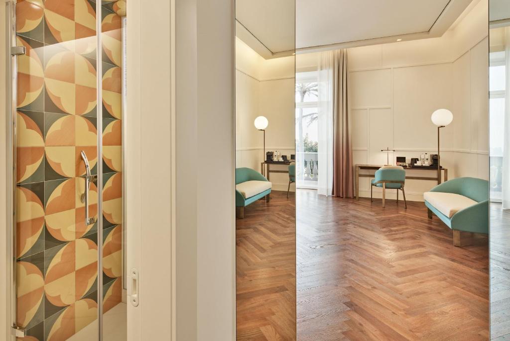 
King Junior Suite with Fireplace
