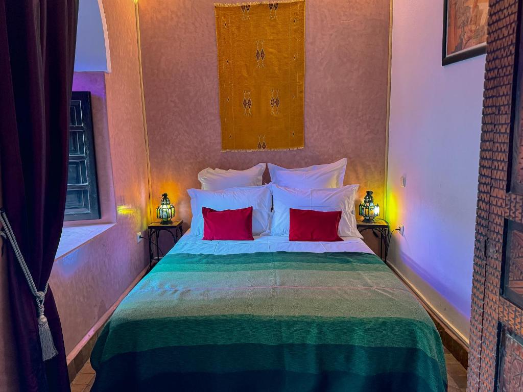 Postel nebo postele na pokoji v ubytování Riad Lapis-lazuli