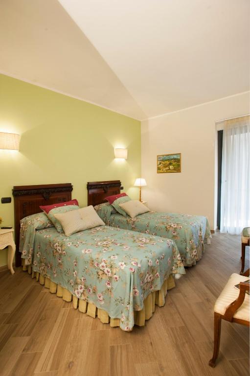 Postel nebo postele na pokoji v ubytování La Vignola Country Hotel