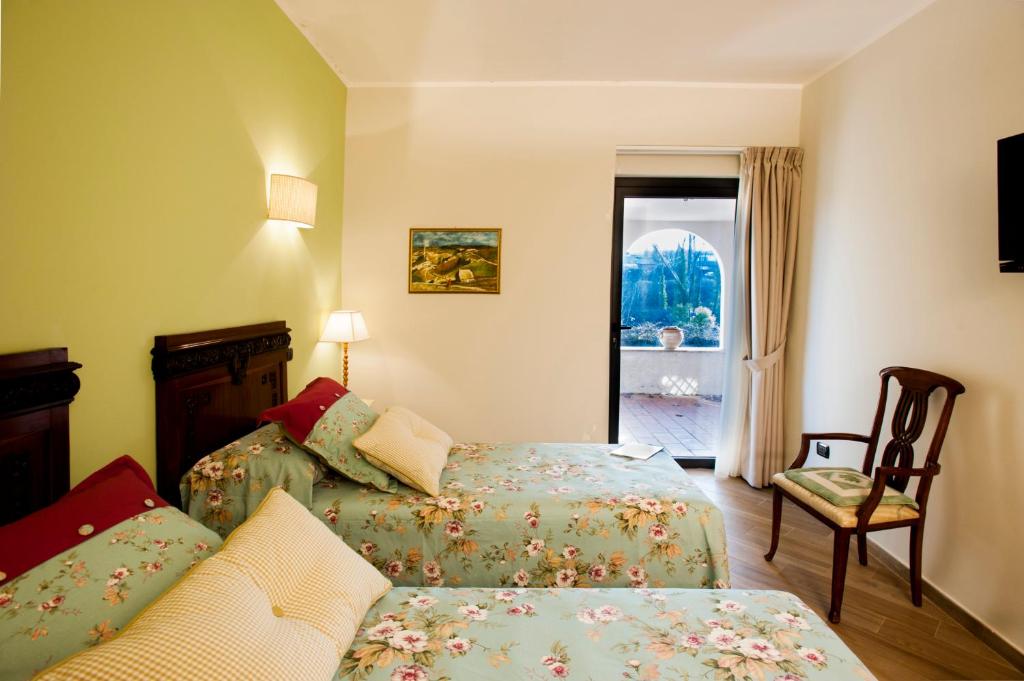 Postel nebo postele na pokoji v ubytování La Vignola Country Hotel