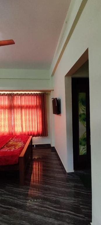 Postel nebo postele na pokoji v ubytování Elegant Homestay