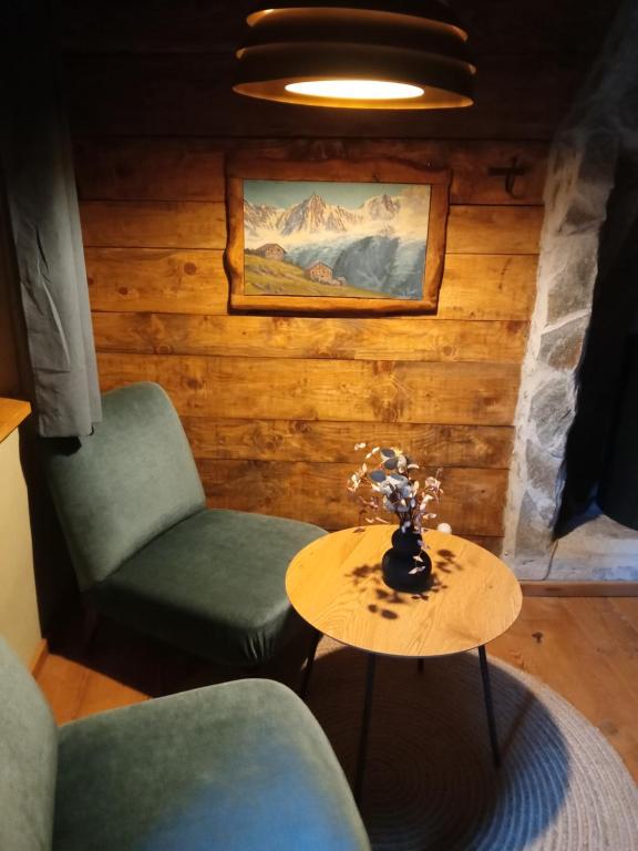 Posezení v ubytování Patatouc Country House - 15 minuti di cammino da Limonetto