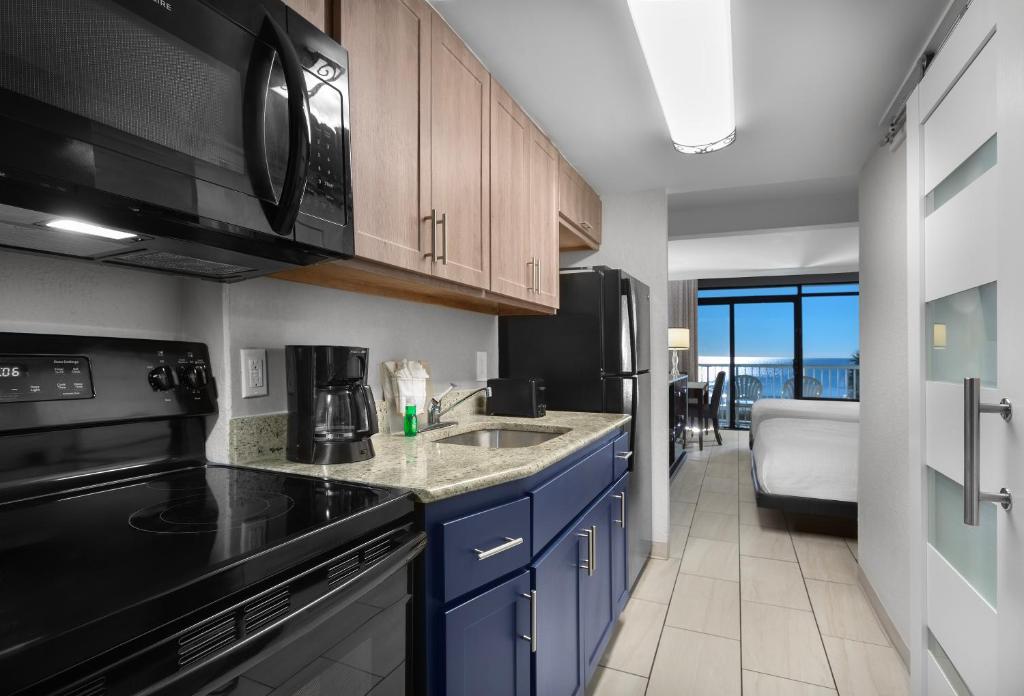 Captain's Quarters Resort photo
