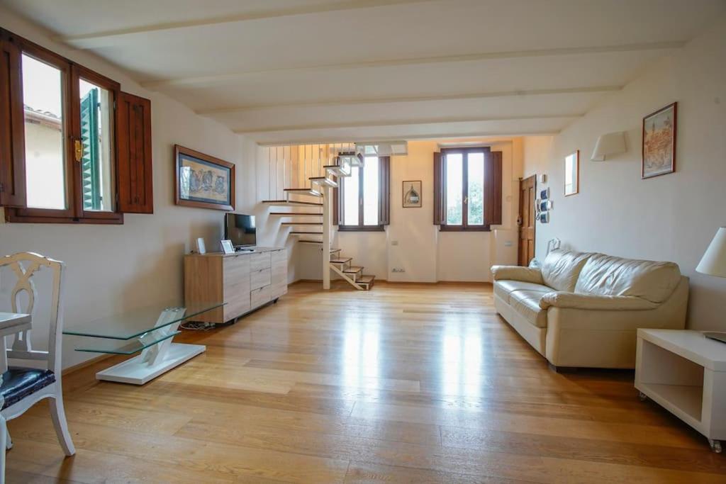 Гостиная зона в Ampio bilocale centralissimo, Firenze
