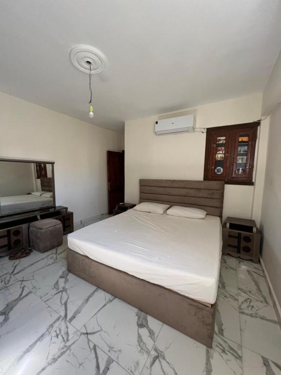 Postel nebo postele na pokoji v ubytování Nice Apartment next to the Sea in Miami Alexandria