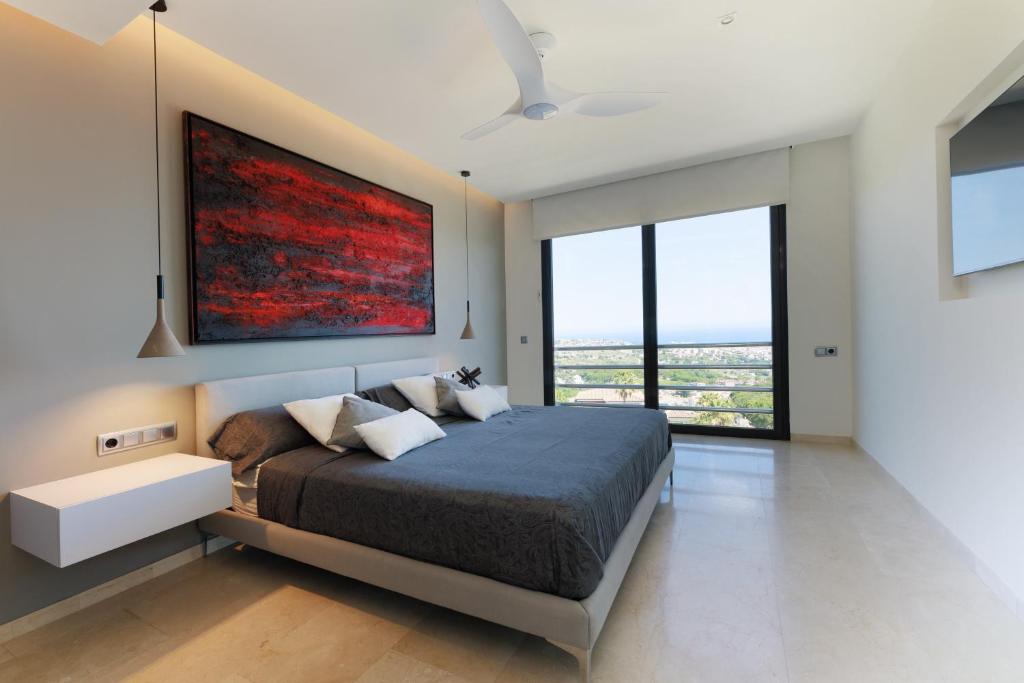 A bed or beds in a room at Villa Infinity Barcelona