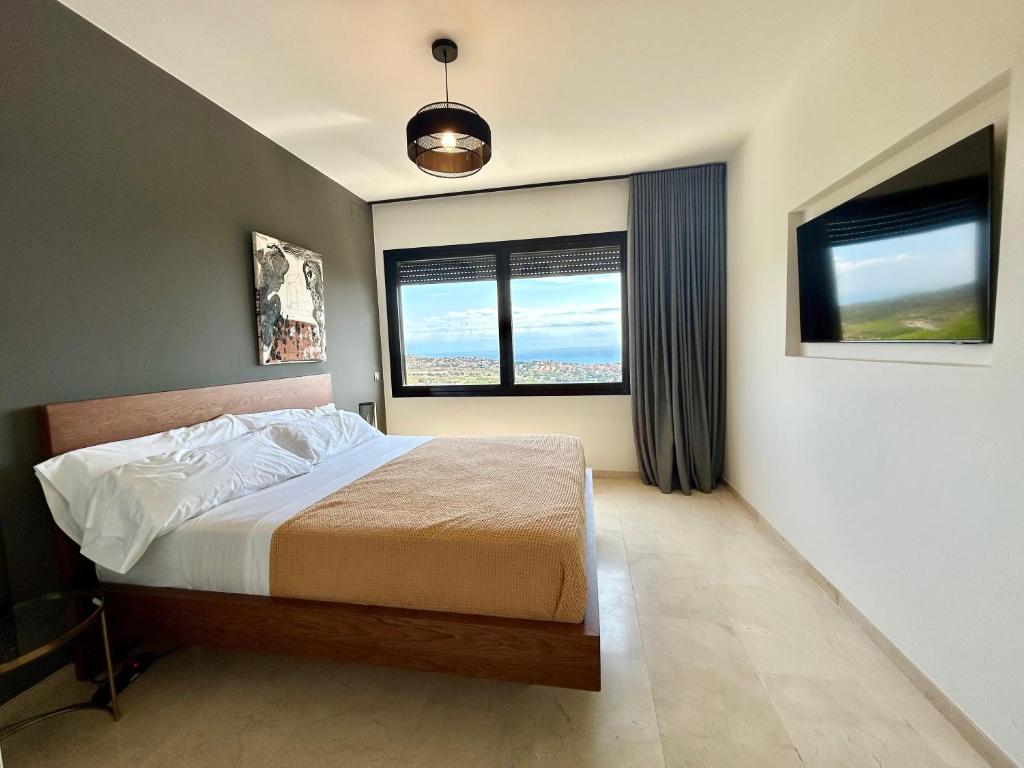 A bed or beds in a room at Villa Infinity Barcelona