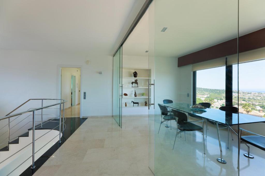 A seating area at Villa Infinity Barcelona