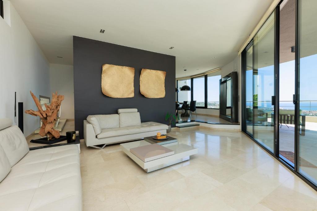 A seating area at Villa Infinity Barcelona