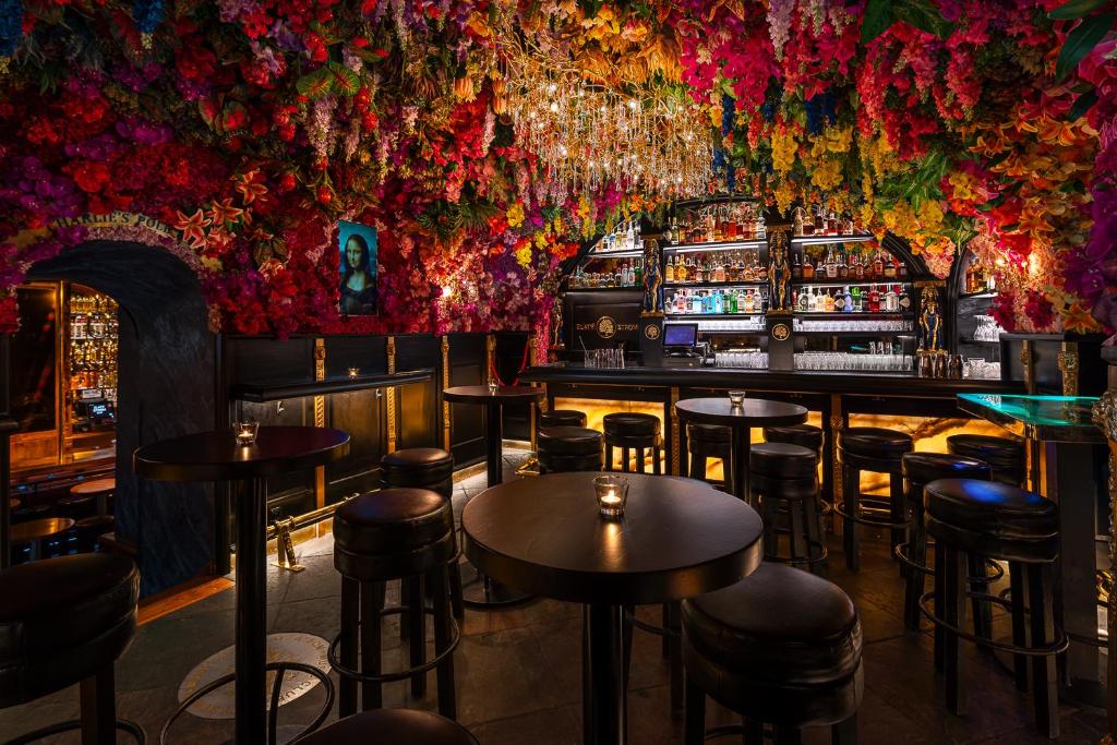 Hotel U Zlatého Stromu Prague by BHG - Resim 42