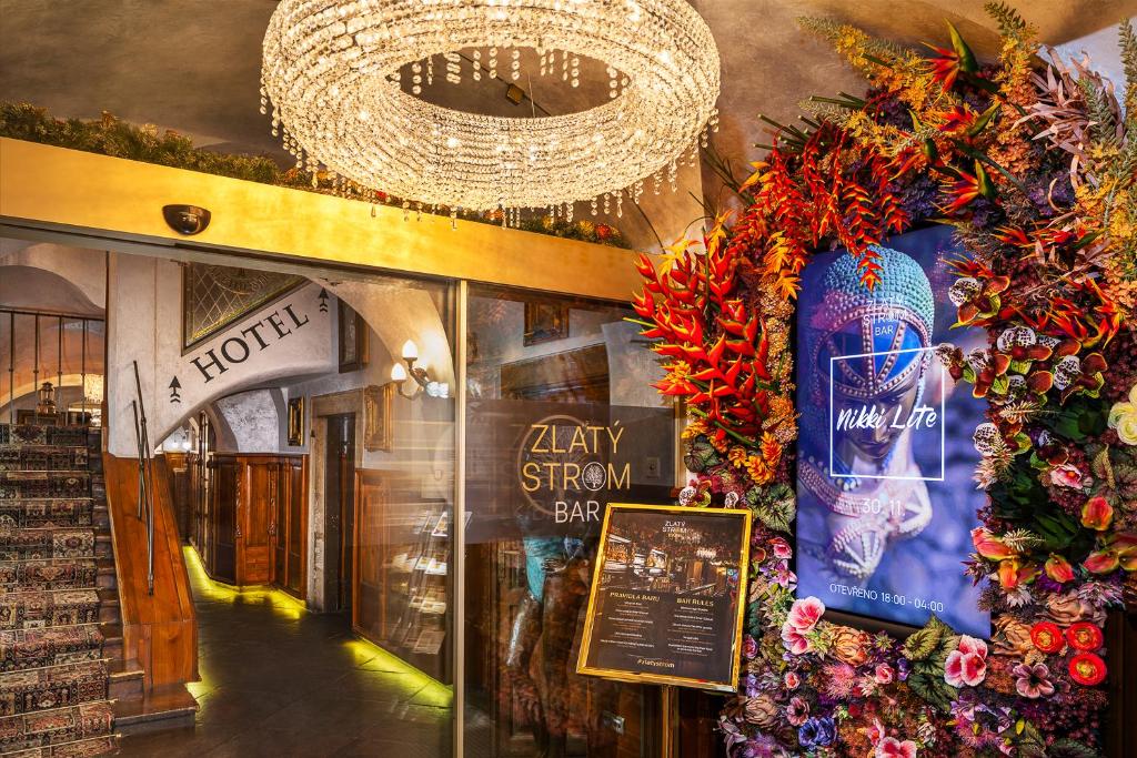 Hotel U Zlatého Stromu Prague by BHG - Resim 41