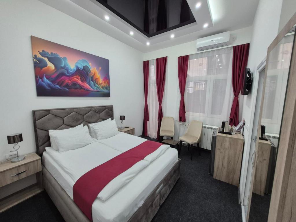 Ένα ή περισσότερα κρεβάτια σε δωμάτιο στο Authentic Belgrade Centre - 4 Suites in One Space, with patios in courtyard for smokers