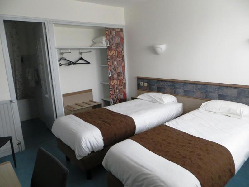 Postel nebo postele na pokoji v ubytování Brit Hotel Dijon Hermes