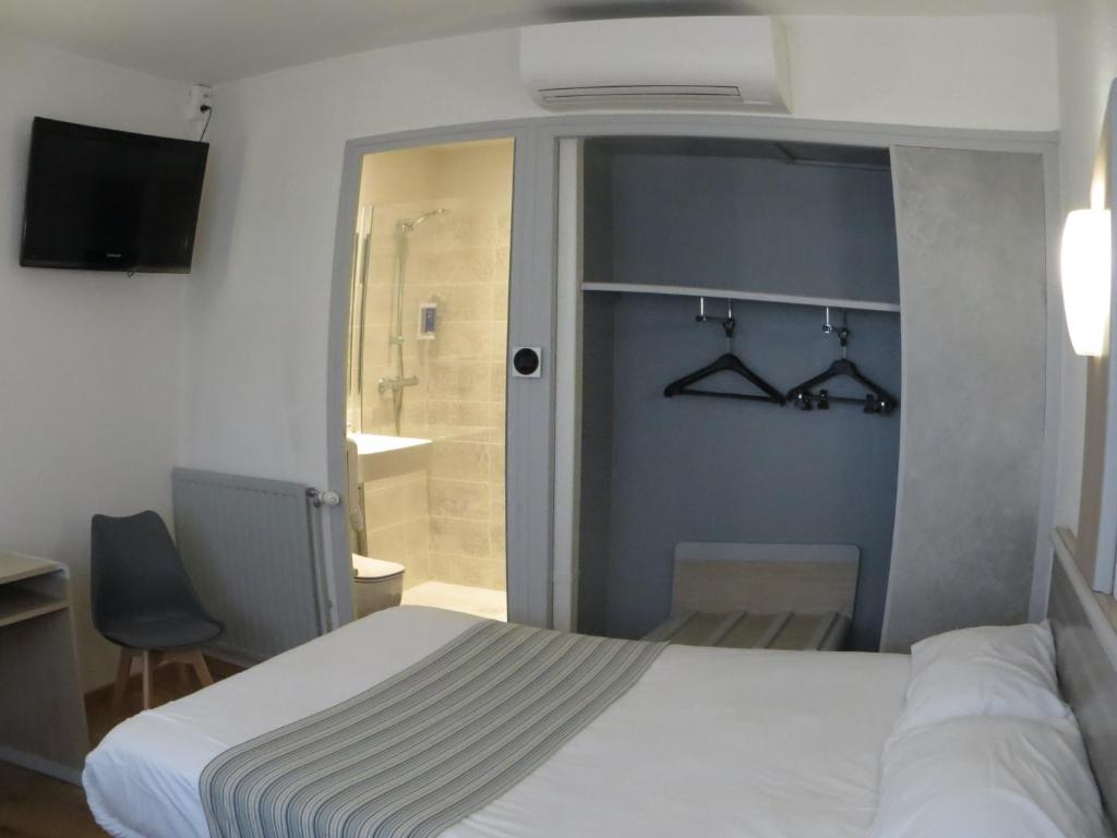 Postel nebo postele na pokoji v ubytování Brit Hotel Dijon Hermes
