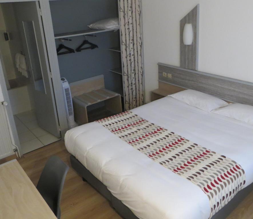 Postel nebo postele na pokoji v ubytování Brit Hotel Dijon Hermes