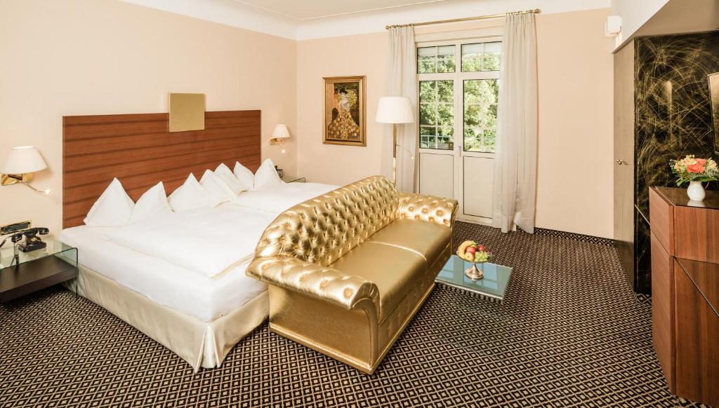 Postel nebo postele na pokoji v ubytování Classic Hotel Meranerhof