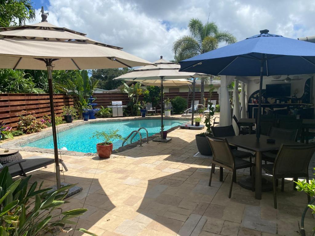 Bazén v ubytování Wilton Manors A Mens Oasis nebo v jeho okolí