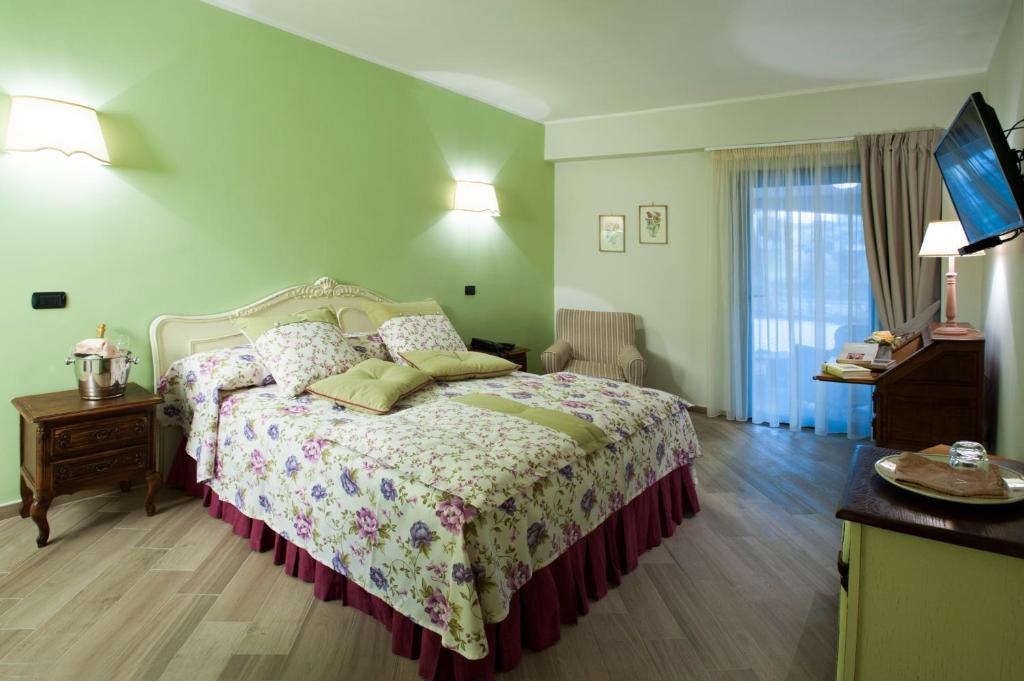 Postel nebo postele na pokoji v ubytování La Vignola Country Hotel