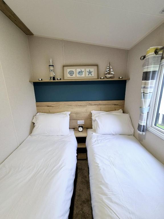 Postel nebo postele na pokoji v ubytování Whitstable Neptune