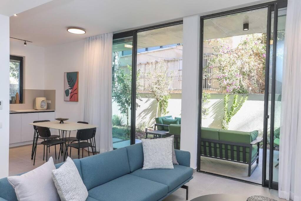 Posezení v ubytování Luxury Garden 1bed Apartment