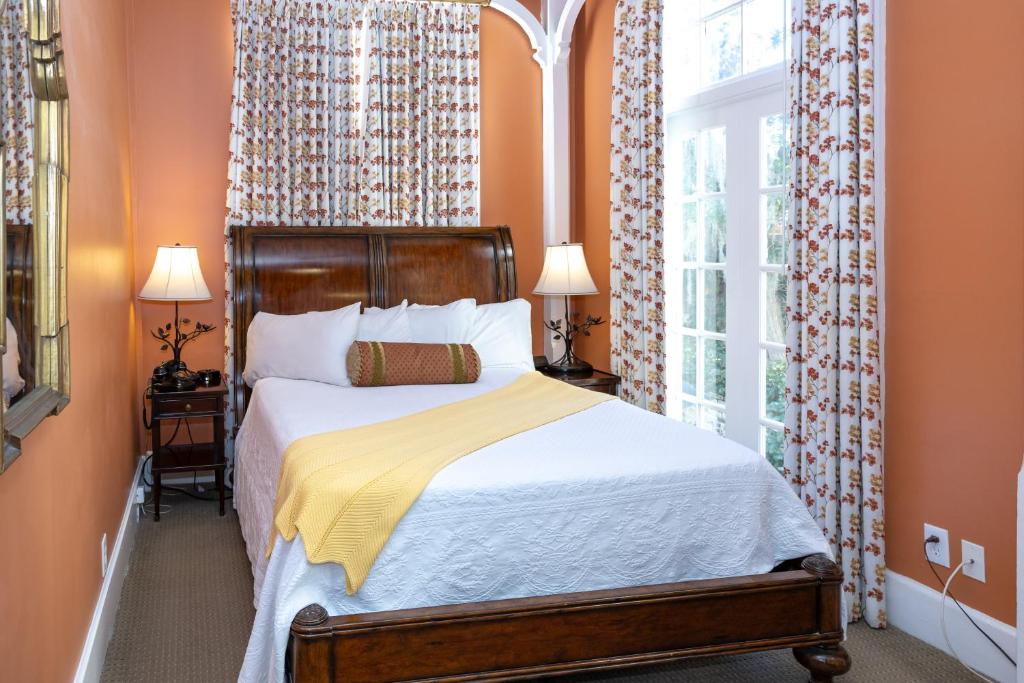 Eliza Thompson House, Historic Inns of Savannah Collection photo