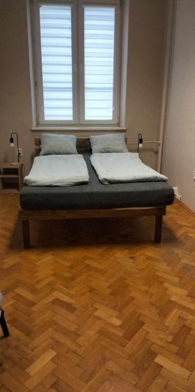 Posteľ alebo postele v izbe v ubytovaní Room in Old Town Krakow