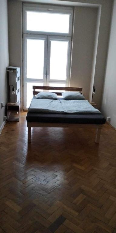 Posteľ alebo postele v izbe v ubytovaní Room in Old Town Krakow