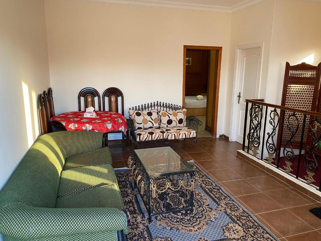 A seating area at روف الميراچ Roof Meriage