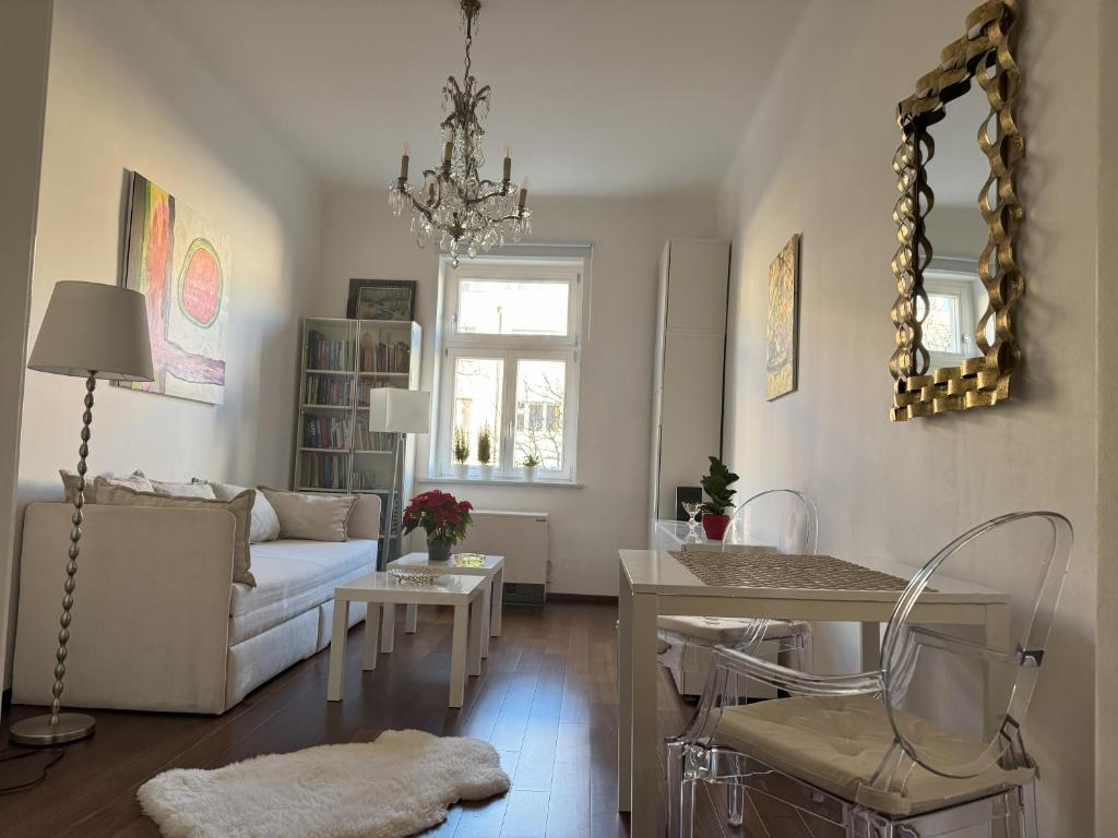 Posezení v ubytování The Prague Castle Apartment