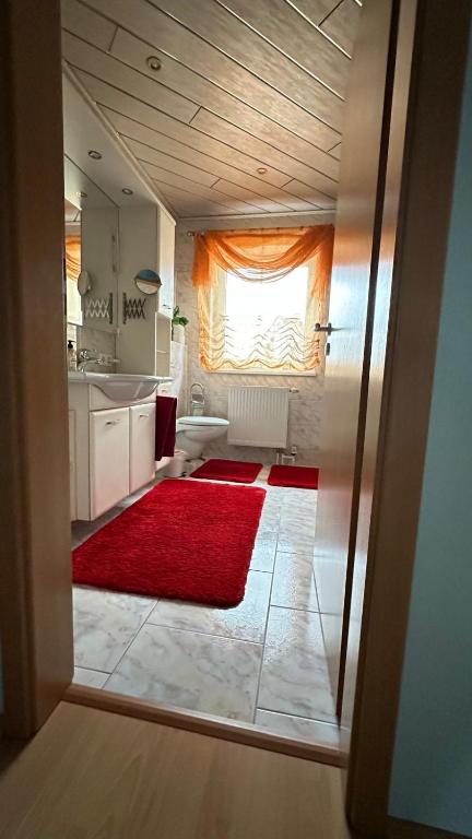 Kuchyň nebo kuchyňský kout v ubytování Attraktive 3 Zimmer Wohnung in ruhiger Lage