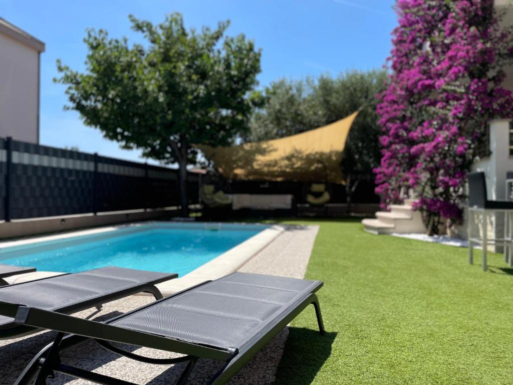 Bazén v ubytovaní Villa Andrijana - Exclusively Yours - Family Getaway with Private Pool alebo v jeho blízkosti