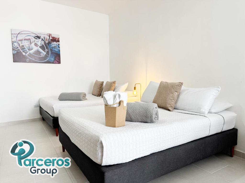 Postel nebo postele na pokoji v ubytování Apartamentos Amoblados En La Circunvalar Cerca a Parque Arboleda y Parque La Rebeca, Por Parceros Group